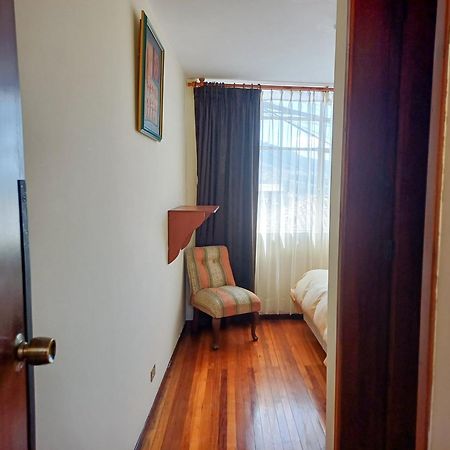 The Quito Guest House With Yellow Balconies For Travellers エクステリア 写真