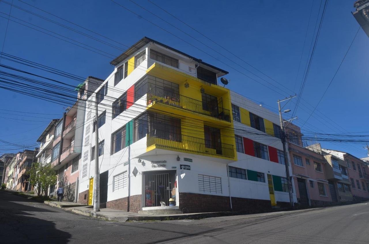 The Quito Guest House With Yellow Balconies For Travellers エクステリア 写真
