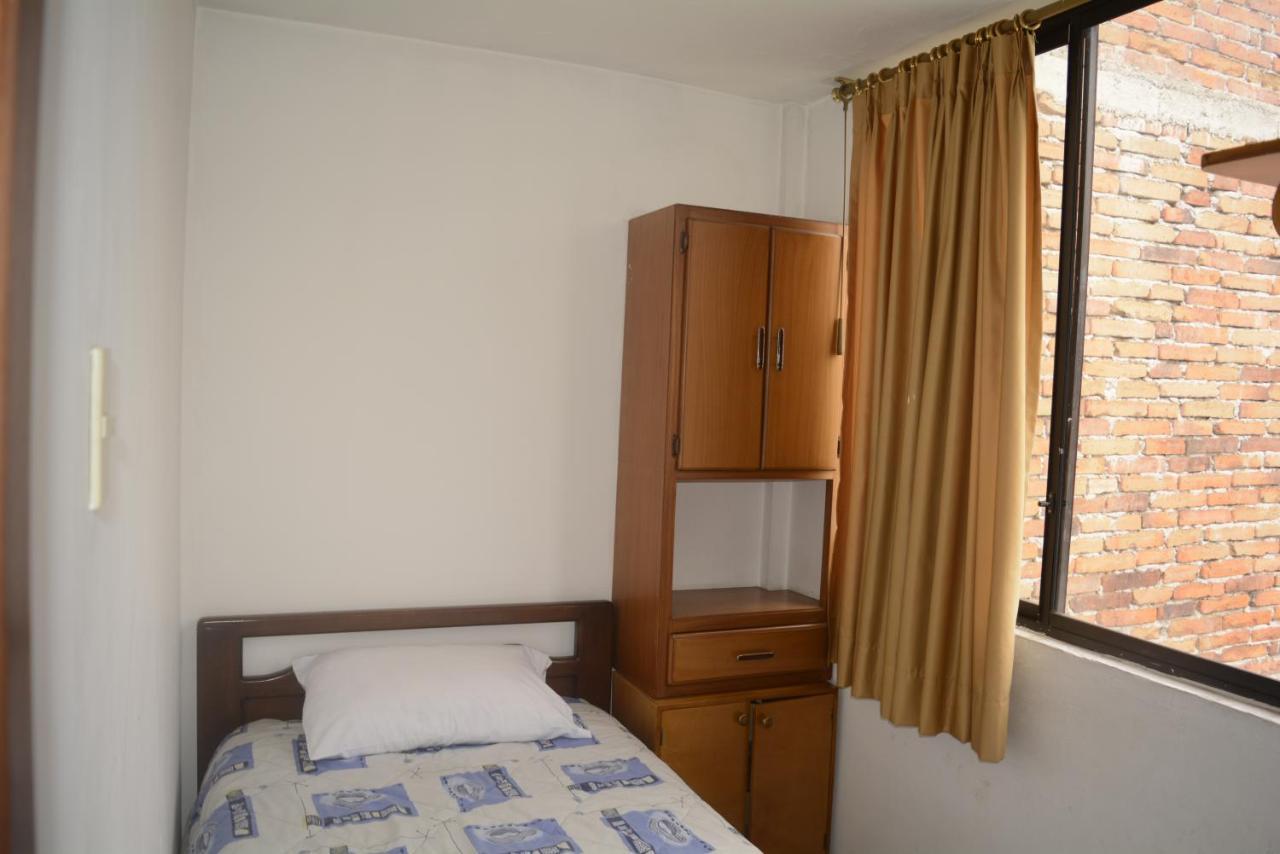 The Quito Guest House With Yellow Balconies For Travellers エクステリア 写真