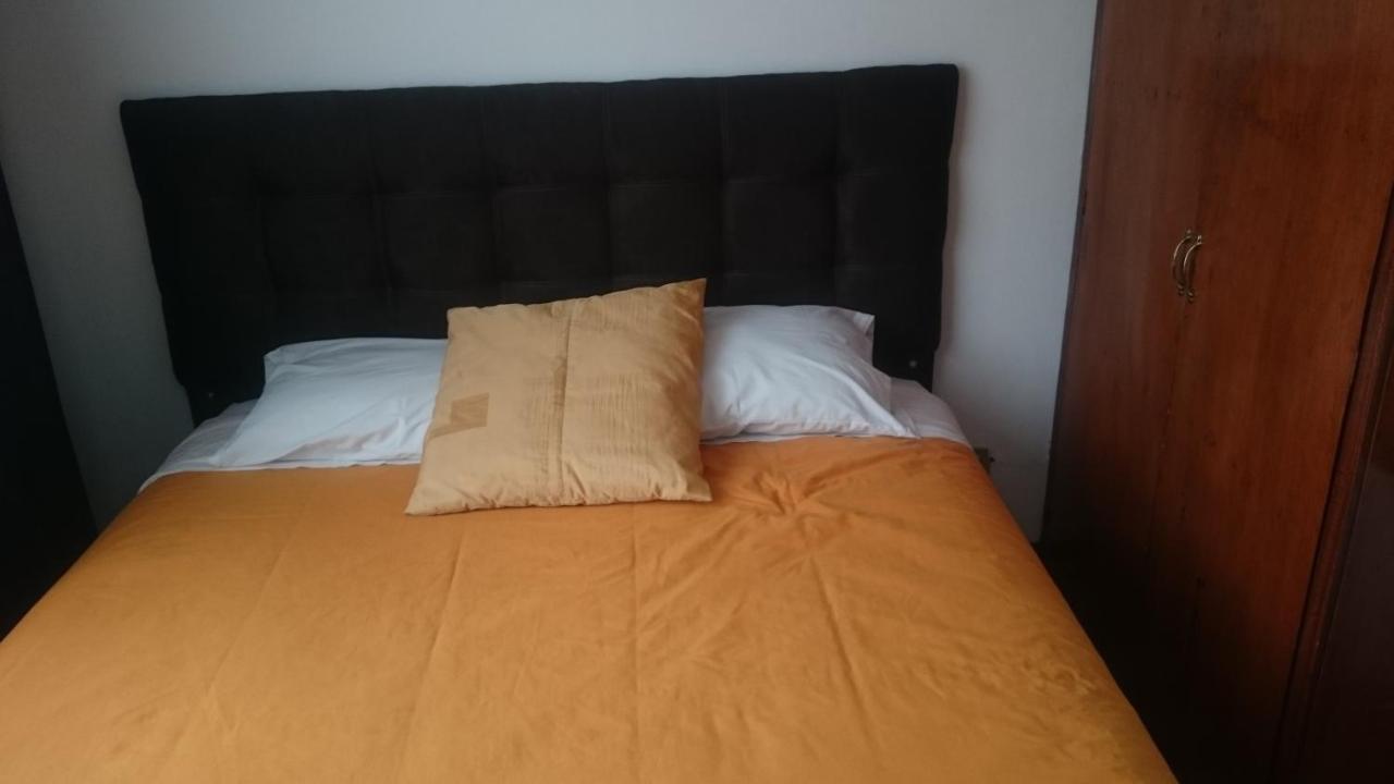 The Quito Guest House With Yellow Balconies For Travellers エクステリア 写真