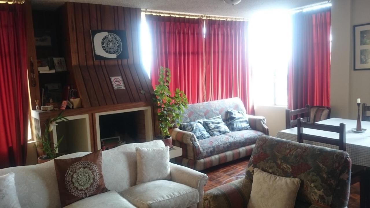 The Quito Guest House With Yellow Balconies For Travellers エクステリア 写真