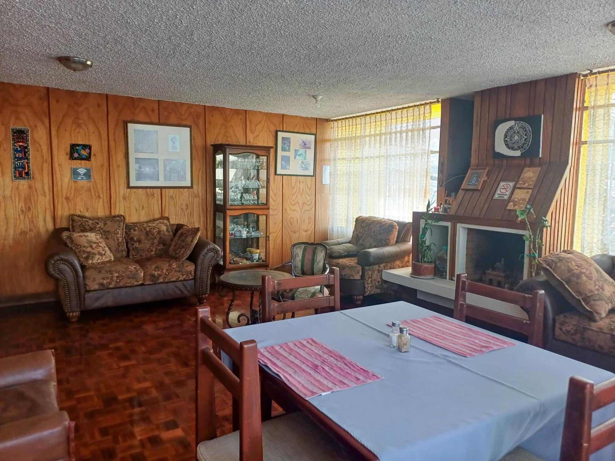 The Quito Guest House With Yellow Balconies For Travellers エクステリア 写真