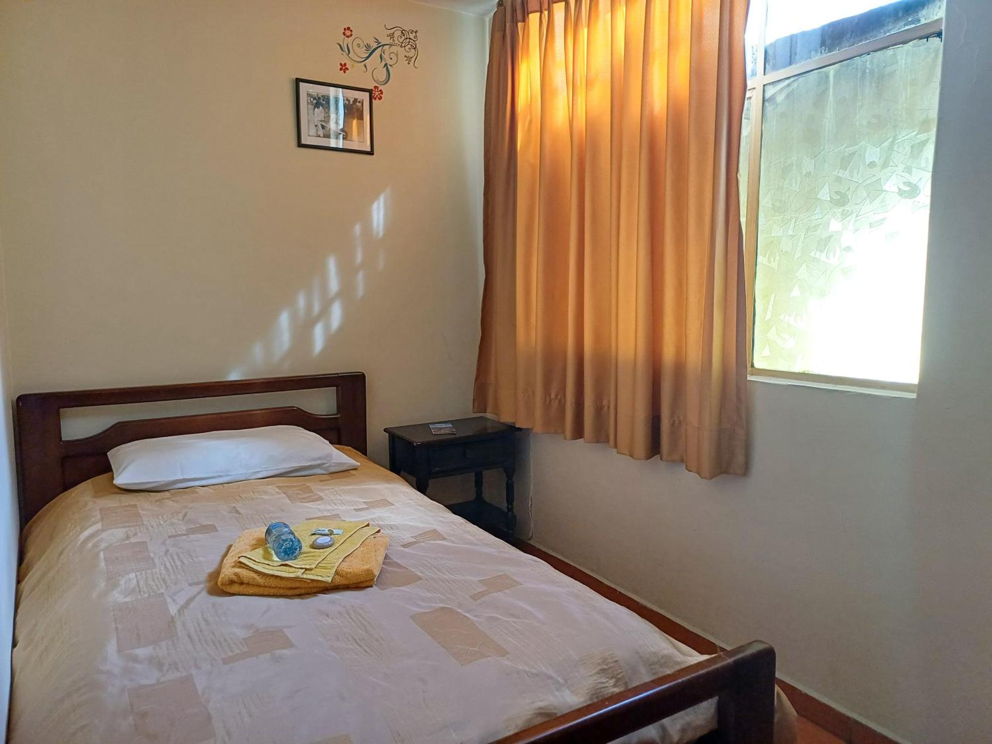 The Quito Guest House With Yellow Balconies For Travellers エクステリア 写真
