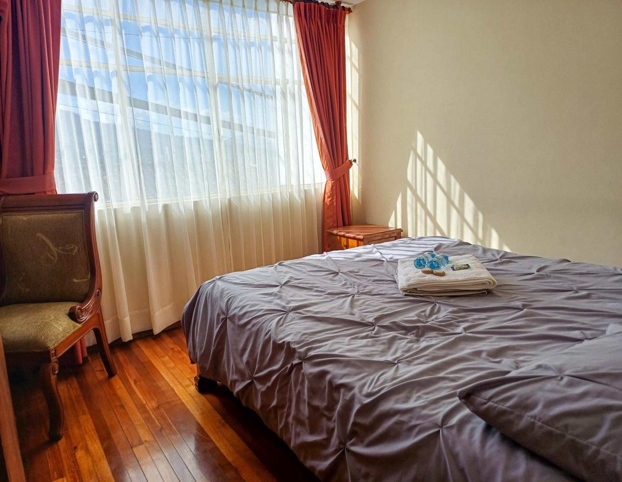 The Quito Guest House With Yellow Balconies For Travellers エクステリア 写真