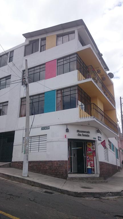 The Quito Guest House With Yellow Balconies For Travellers エクステリア 写真