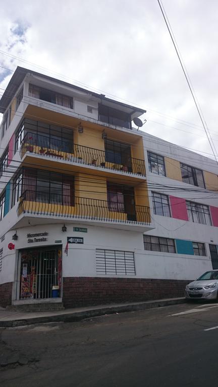 The Quito Guest House With Yellow Balconies For Travellers エクステリア 写真