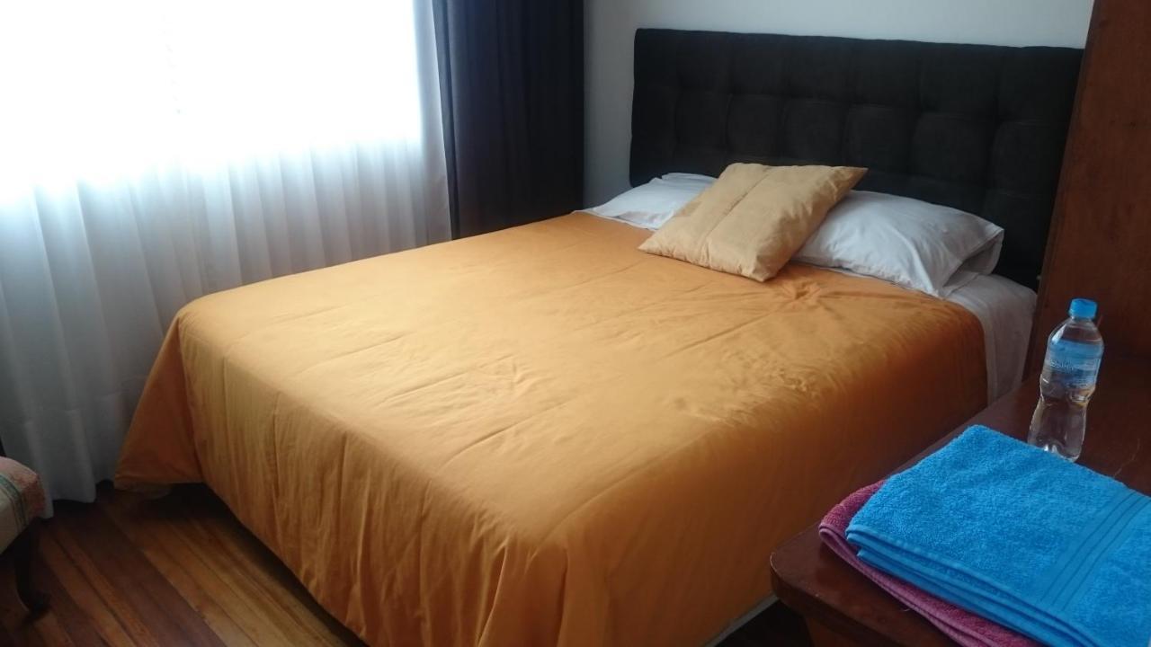 The Quito Guest House With Yellow Balconies For Travellers エクステリア 写真