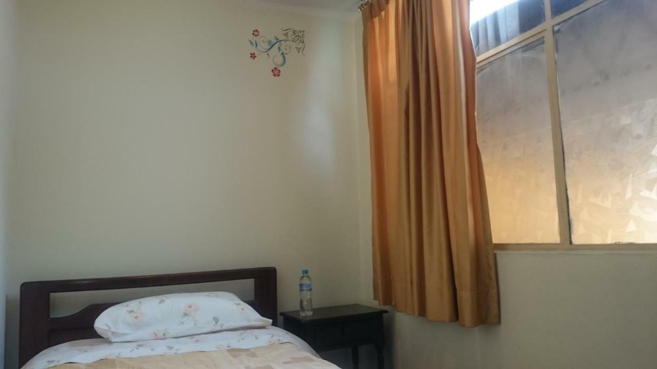 The Quito Guest House With Yellow Balconies For Travellers エクステリア 写真