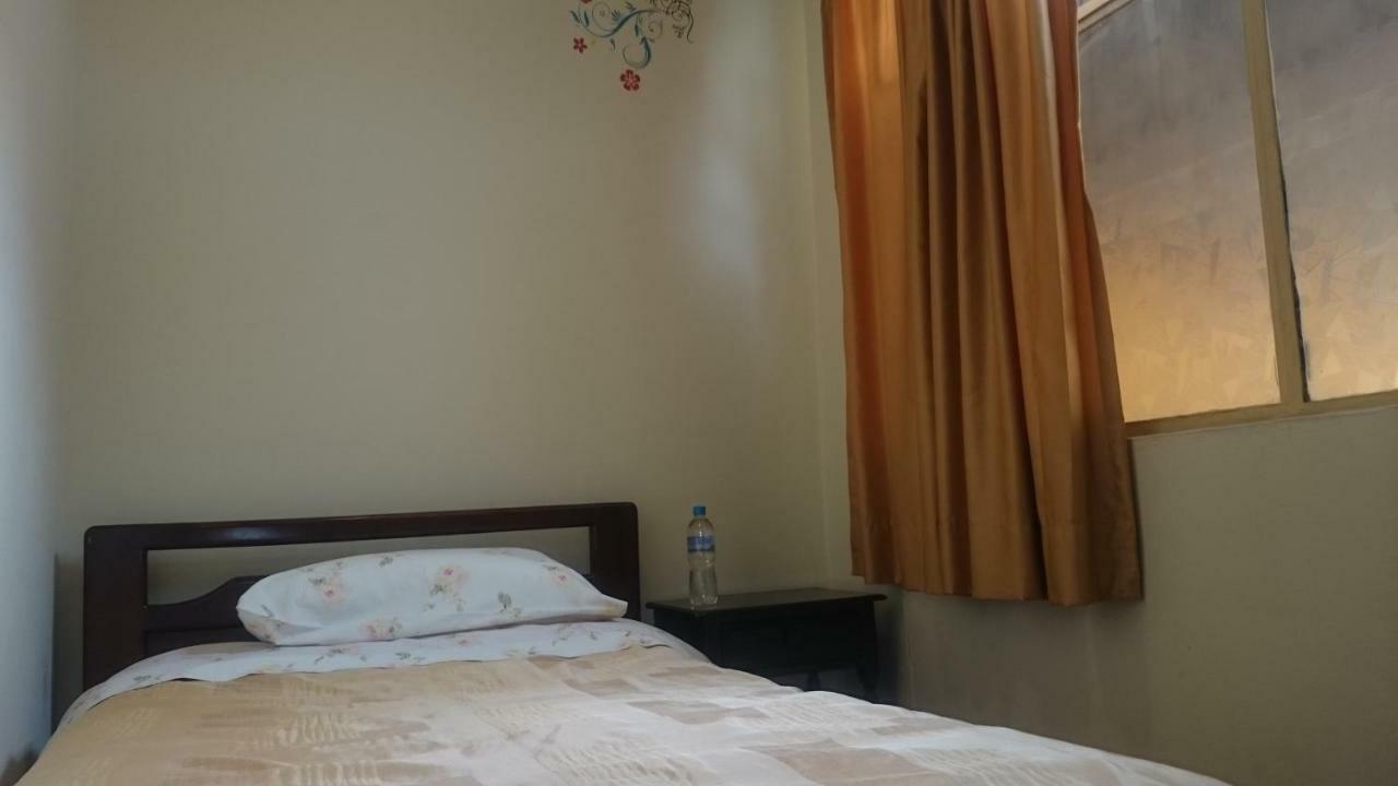 The Quito Guest House With Yellow Balconies For Travellers エクステリア 写真